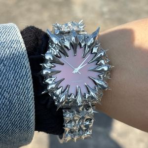 Reloj de Cuarzo Alabastro de Acero Inoxidable Personalizado, Movimiento Japonés, Cristal de Zafiro, Diseño de Garra, Estilo Y2K, Accesorios Góticos - Product Image 2