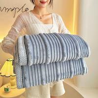 Neu Eingetroffene Weiche Moderne Sofadecke aus Polyester mit Streifenmuster, Flanell-Fleece-Decke für Wohnraumdekoration