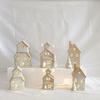 Maisons de village de Noël en céramique peintes à la main avec lumières LED, ensemble de décoration d'hiver alimenté par piles