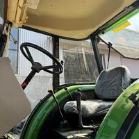 Équipement de machines agricoles d'occasion de qualité raisonnable tracteur John Deer coté 90HP avec herse