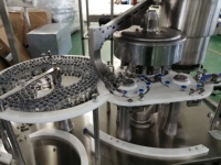 Ligne de production automatique de bouchage de remplissage de flacons d'ampoules d'injection