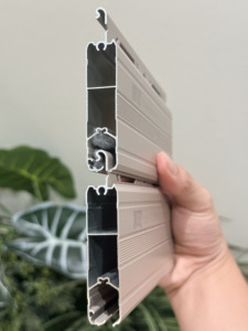 Perfil de Aluminio para Persiana Enrollable Ventilada de Doble Cara con Absorción de Impactos C81 con Orificios de Ventilación Modernos - Product Image 6