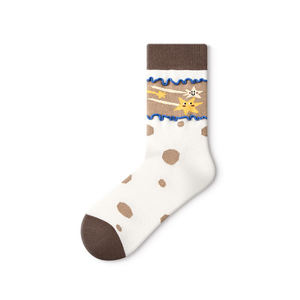 Calcetines gráficos unisex con estampados artísticos, diseño gratuito, entrega urgente, stock limitado - Product Image 3