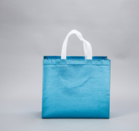 Sacs à provisions non tissés stratifiés métalliques de luxe d'emballage de cadeau d'emballage de rose d'argent bleu de sacs à provisions pour non tissé