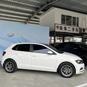 2020 pour <span class=keywords><strong>Polo</strong></span> 1.5L |   Volant à gauche, intérieur en cuir foncé, sièges en cuir, pneus R16, extérieur blanc, noir, 113 ch, 6 vitesses automatiques, <span class=keywords><strong>5</strong></span> <span class=keywords><strong>portes</strong></span>, berline urbaine - Product Image 3