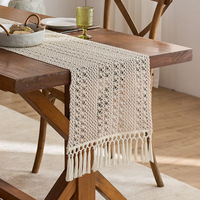 Chemin de table moderne et simple en coton et lin tissé, motif rayé ajouré, style bohème, avec pompons, durable, écologique et lavable pour la maison