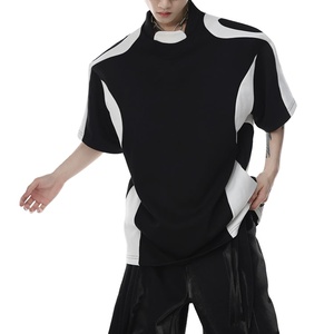 T-<span class=keywords><strong>shirt</strong></span> homme 2026 personnalisé à empiècements déstructurés, manches courtes, col rond, avec <span class=keywords><strong>épaulettes</strong></span> - Product Image 2