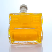 Bouteille à spiritueux en verre BOXUN BX-HS700 de 700 ml en forme de maison avec bouchon et fenêtres de toit en relief pour emballage cadeau personnalisé