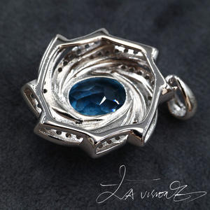 Pendentif vintage en alliage de la série Counterattack, argent 925 incrusté de cristaux et de strass - Product Image 4