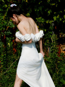 Vestido de Novia de Lujo Blanco Antiestático 100% Algodón con Hombro Descubierto y Flores de Rosa, Ideal para el Despertar de la Novia y como Vestido de Certificado de Compromiso - Product Image 4