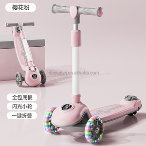 Vente flash : Tricycle scooter tout-terrain à 3 ou 4 grandes roues pour enfants avec siège amovible et valise - Product Image 4