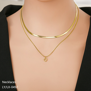 Collier pendentif nœud papillon double couche en acier inoxydable plaqué or 18 carats avec perles, inaltérable, pour femme, tendance et de luxe, le plus vendu - Product Image 2