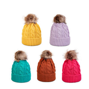 <span class=keywords><strong>Bonnet</strong></span> tricoté tressé brodé en 3D pour femmes avec pompon couleur unie multicolore disponible - Product Image 1