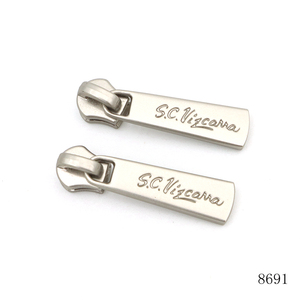 Tirette de <span class=keywords><strong>fermeture</strong></span> <span class=keywords><strong>éclair</strong></span> carrée en métal nickel mat avec logo personnalisé gravé, pour sacs à main - Product Image 2