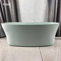 Baignoire autoportante en acrylique sur mesure avec finition jade nacré, design moderne pour bain à remous intérieur