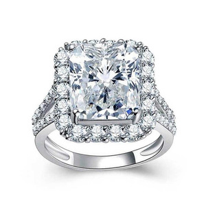 Anello da Donna F1131 in Oro Bianco con Diamante Taglio Asscher Naturale Colore D, Anello di Fidanzamento con Diamanti Laterali - Product Image 2