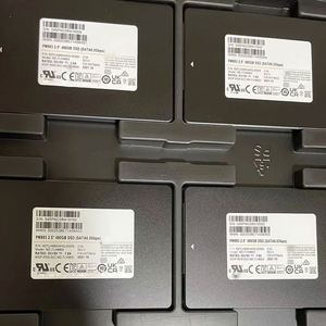PM1743 MZWLO7T6HBLA-00A07 7.68TB U.2 PCIe 5.0 X4 (NVMe) 2.5 pouces SSD interne d'entreprise à semi-conducteurs - Product Image 2