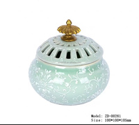 Brûleur d'encens en céramique céladon avec couvercle à couronne en laiton et glaçure en relief de lotus pour Bakhoor, bois d'Oud et parfums d'intérieur arabes