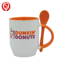 Promotion Tasses à logo personnalisé Tasse à café en céramique blanche cadeau souvenir de voyage avec intérieur coloré