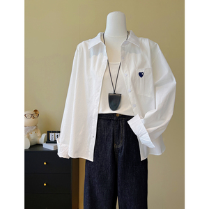 โรงงานผู้ผลิตเสื้อเชิ้ตแขนยาวสีมาการองคุณภาพสูงสำหรับผู้หญิง คอลเลคชั่นใหม่ปี 2026 เสื้อผ้าฝ้ายแท้ทรงเข้ารูป - Product Image 3