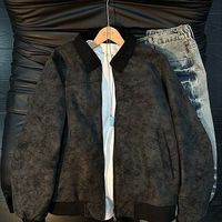Veste en PU tie-dye violette américaine à revers, style baseball, haut de gamme, cool, pour le printemps et l'automne, idéale pour le travail ou les loisirs.
