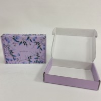 LOW MOQ Corrugado Reciclable Logo Púrpura Embalaje de regalo Zapatos Caja de ropa Papel Postal Mailer Cajas de envío para pequeñas empresas