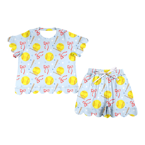 เสื้อยืดผ้าฝ้ายพิมพ์ลายซอฟต์บอลโบว์สีแดงแบบกำหนดเอง GSSO3705 สำหรับผู้หญิงวัยผู้ใหญ่ ขายส่งเสื้อผ้าบูติก - Product Image 1