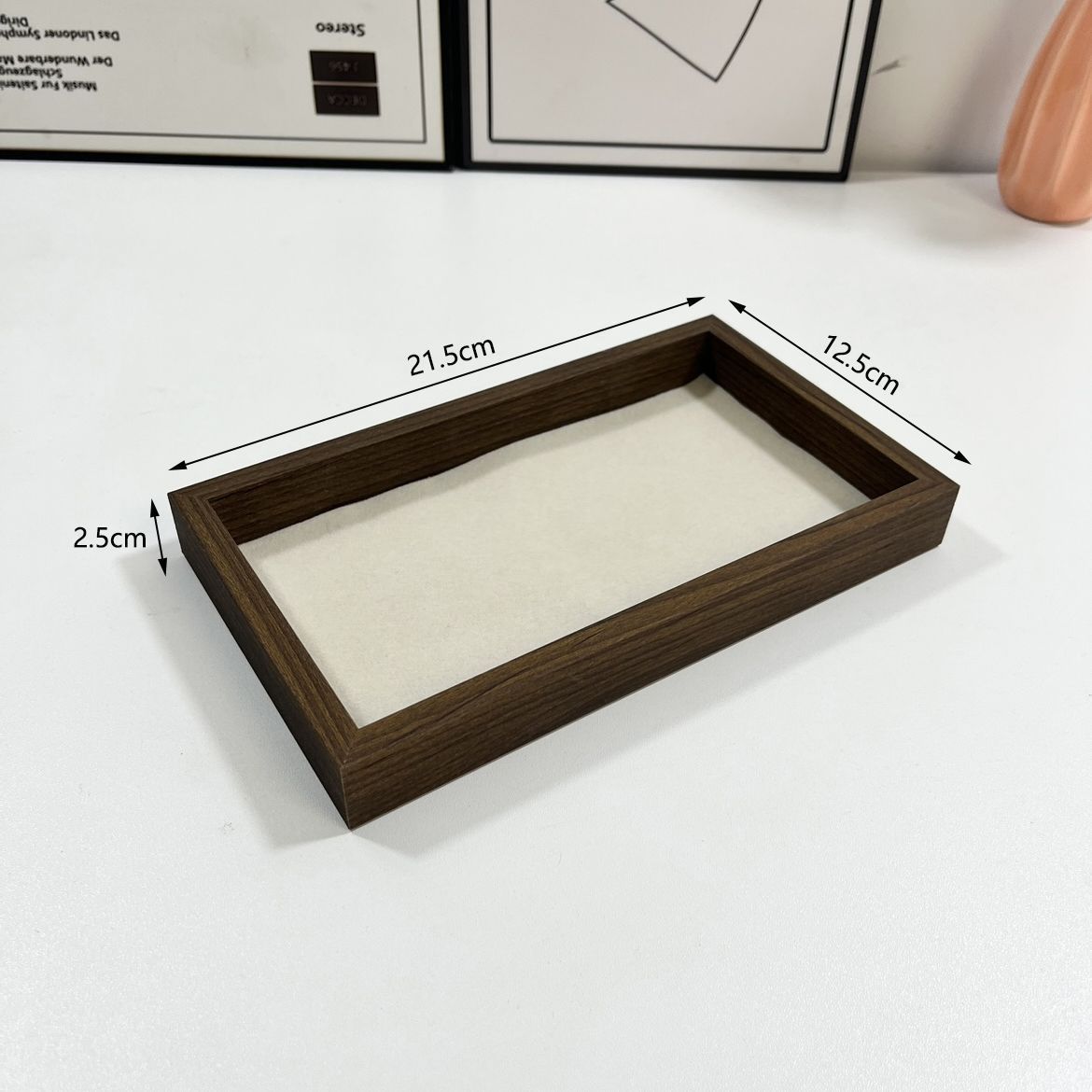 Assiette vide beige