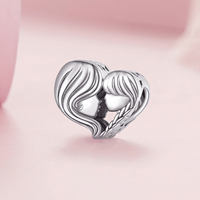 Charme en forme de cœur plaqué argent avec visages de couple, pendentif romantique en alliage pour cadeau unisexe