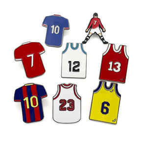 Fabricants de badges : conception gratuite, logo personnalisé, cadeaux promotionnels pour compétitions de football traditionnel, épingles de revers en émail souple ou dur - Product Image 1