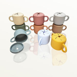 Vaso de Silicona con Forma de Pétalo y Asa para Bebés y Niños Pequeños, Diseño Creativo con Patrón Sólido - Product Image 4