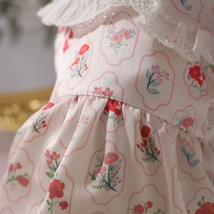 Une robe bulle à motifs floraux pour chats, conçue pour éviter la perte de poils, idéale pour le printemps et l'été. Cool et léger. - Product Image 4