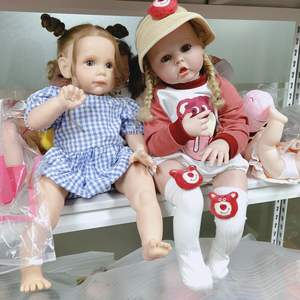 Bambola Realistica di Bambina, Capelli Biondi e Occhi Blu, Sperimenta il Miglior Giocattolo Reborn per Bambini - Product Image 2