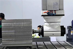 Precision VMC1714 Gantry CNC Machine Tool GSK Sistema de control BT50 Husillo cónico Mecanizado de <span class=keywords><strong>metal</strong></span> de servicio pesado único - Product Image 4