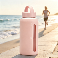 Bouteille d'eau en verre de grande capacité 800 ml pour l'extérieur, personnalisable, avec couvercle de protection et poignée, vente en gros d'usine