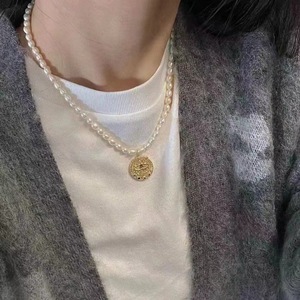 Collar de Moda para Mujer con Perlas Naturales, Cadena para Clavícula, Colgante de Moneda Dorada con Ojo de Diablo, Accesorio de Moda - Product Image 3