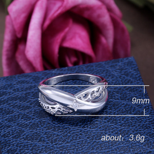 Anello da Donna Minimalista Liscio a X Traforato, Gioiello da Mano per Uso Quotidiano - Product Image 3