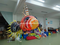 Décoration de fête sur le thème de l'océan marin Ballon de poisson gonflable volant coloré avec lumière