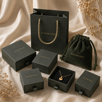 Ensemble d'emballage de bijoux de luxe avec logo personnalisé, boîtes rigides en papier, pochette en velours avec cordon de serrage, sac cadeau et carte d'insertion personnalisée