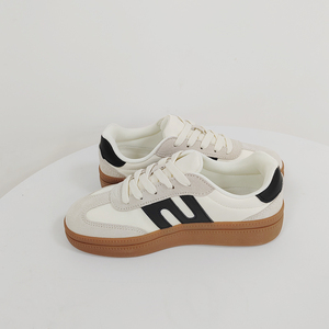 Chaussures de skate rétro légères pour femmes, à lacets, amorties, semelle épaisse, idéales pour les femmes. - Product Image 1
