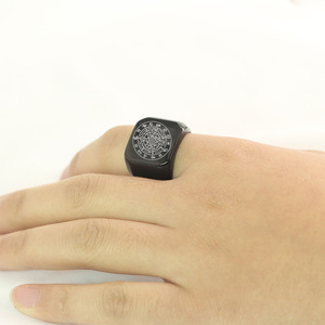 Bague Constellation Carrée pour Homme 18 mm, Or Gravé au Laser, Design Zodiaque, Bijou Cadeau - Product Image 2