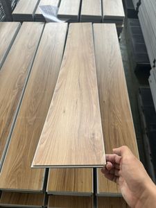 Le matériau SPC de sol à chevrons SPC 5mm bon marché est résistant à l'usure et à la compression pour les bureaux et autres lieux publics - Product Image 5