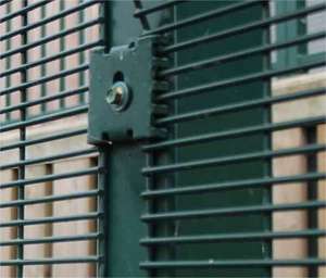 Clôture en treillis métallique haute densité revêtue de PVC vert, panneaux de clôture sans creuser, ensembles de poteaux, clôture en treillis métallique anti-escalade 358 - Product Image 5