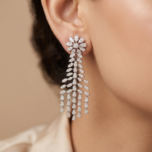 Boucles d'oreilles de créateur en or jaune 14 carats avec diamants naturels certifiés IGI, bijoux de mode fabriqués en Inde pour l'anniversaire des femmes - Product Image 1