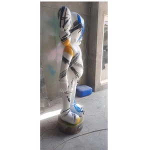 Estatua de Fibra de Vidrio Kaws de Excelente Calidad para Decoración de Hoteles, Restaurantes, Galerías, Jardines y Hogares, Disponible para la Venta - Product Image 1