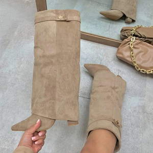 Botas de tacón grueso de talla grande 45 con punta en pico y superposición de gamuza, botines plegables hasta la rodilla con decoración metálica para mujer - Product Image 1