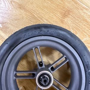 Rueda para Scooter Jiuxin 50/75-6.1, Neumático para Scooter Eléctrico, Absorción de Impactos, Rodamiento de Bolas - Product Image 1