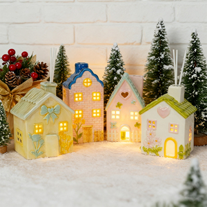 Décoration de Noël personnalisée en céramique et porcelaine, maison de village à motifs colorés avec lumières LED - Product Image 4