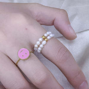 Bague en acier inoxydable plaqué or avec perle d'eau douce naturelle, support de personnalisation, prix d'usine Muses Jewels, inaltérable, pour femme, usage quotidien - Product Image 1
