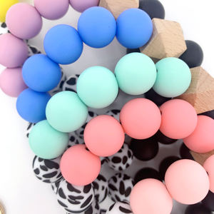 MAMA braccialetti con perline in Silicone portachiavi da donna carini Boho nappine bracciale da polso per auto portachiavi con ciondolo arcobaleno in legno - Product Image 2